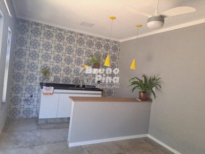 Casa a venda no Jardim América com Suíte, Closet e Edícula Completa