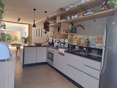 Casa a venda no Jardim América com Suíte, Closet e Edícula Completa