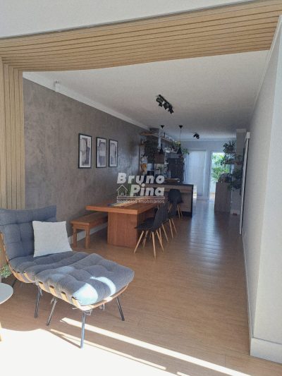 Casa a venda no Jardim América com Suíte, Closet e Edícula Completa