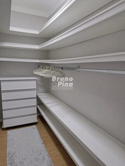 Casa a venda no Jardim América com Suíte, Closet e Edícula Completa