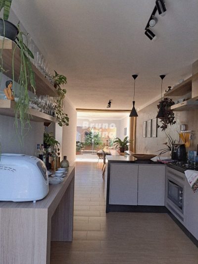 Casa a venda no Jardim América com Suíte, Closet e Edícula Completa