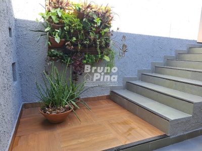 Casa a venda no Jardim América com Suíte, Closet e Edícula Completa