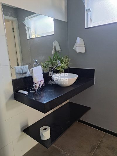 Casa a venda no Jardim América com Suíte, Closet e Edícula Completa
