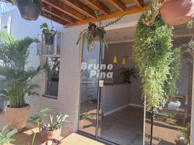 Casa a venda no Jardim América com Suíte, Closet e Edícula Completa