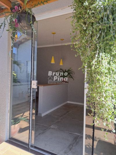 Casa a venda no Jardim América com Suíte, Closet e Edícula Completa