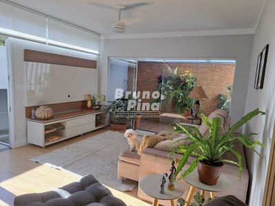 Casa a venda no Jardim América com Suíte, Closet e Edícula Completa