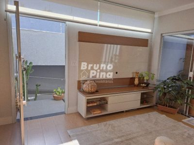 Casa a venda no Jardim América com Suíte, Closet e Edícula Completa