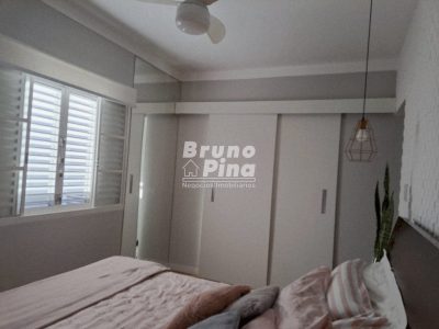 Casa a venda no Jardim América com Suíte, Closet e Edícula Completa