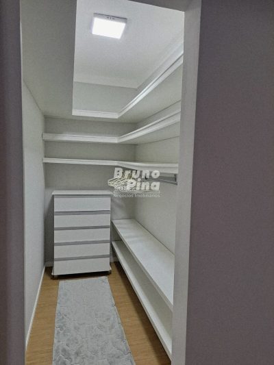 Casa a venda no Jardim América com Suíte, Closet e Edícula Completa