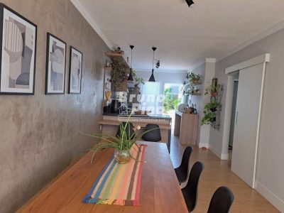 Casa a venda no Jardim América com Suíte, Closet e Edícula Completa