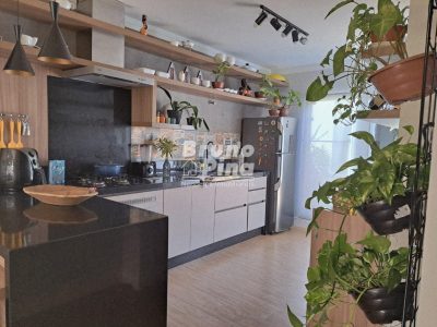 Casa a venda no Jardim América com Suíte, Closet e Edícula Completa