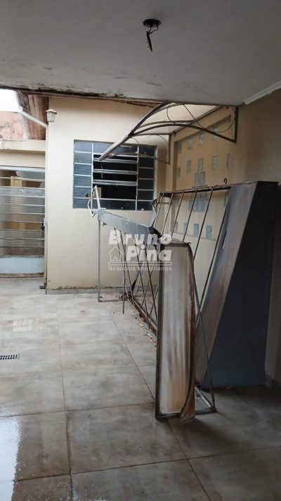 CASA NO ALTOS DA CIDADE – EXCELENTE PARA MORADIA, COMÉRCIO OU RENDA!