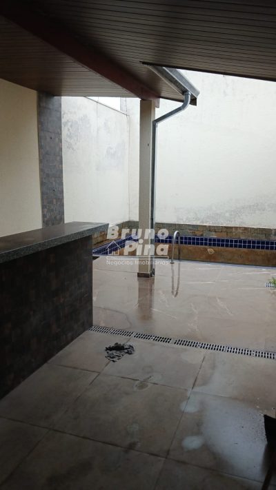 CASA NO ALTOS DA CIDADE – EXCELENTE PARA MORADIA, COMÉRCIO OU RENDA!