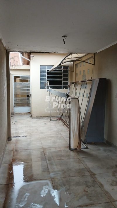 CASA NO ALTOS DA CIDADE – EXCELENTE PARA MORADIA, COMÉRCIO OU RENDA!