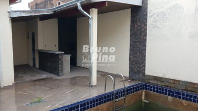 CASA NO ALTOS DA CIDADE – EXCELENTE PARA MORADIA, COMÉRCIO OU RENDA!