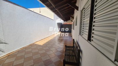 CASA A VENDA NO JARDIM OLÍMPICO COM PISCINA!