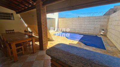 CASA A VENDA NO JARDIM OLÍMPICO COM PISCINA!