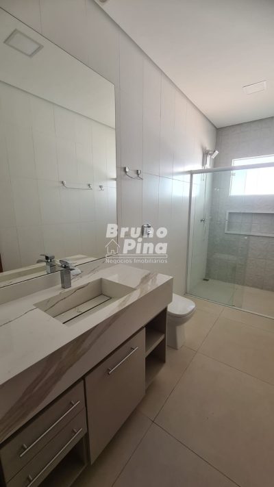 CASA A VENDA NO JARDIM OLÍMPICO COM PISCINA!